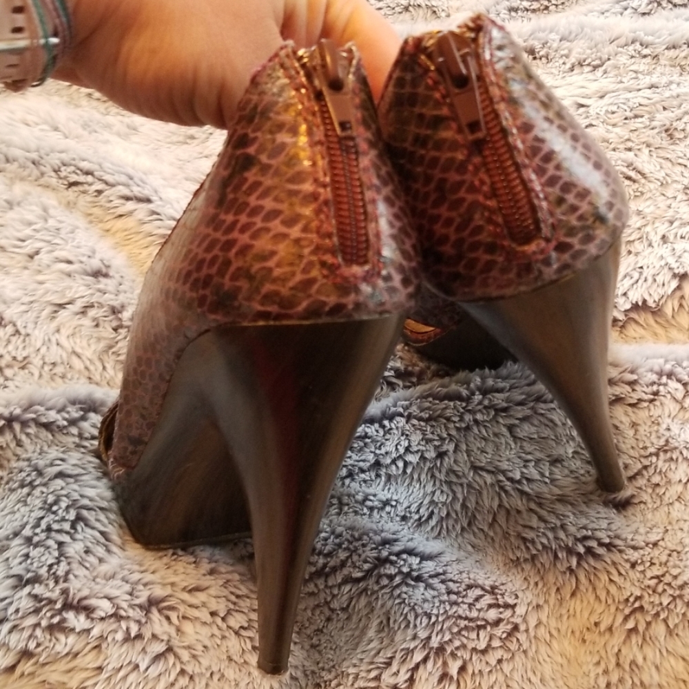 Heels - Picture 4 of 7